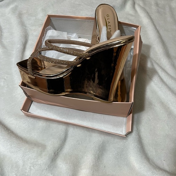 Glaze Gold Platform Sandals - Picture 2 of 3